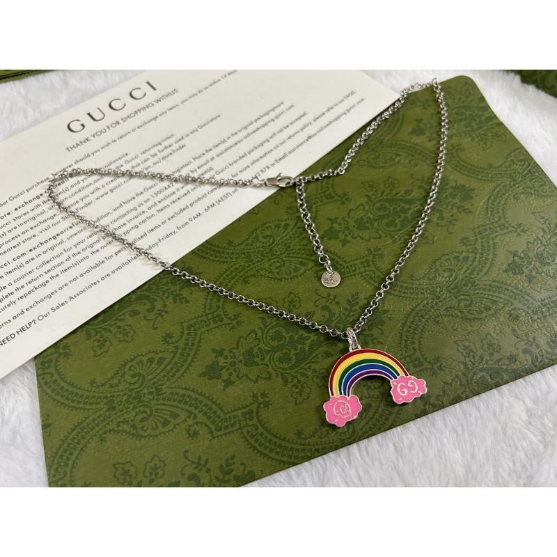 G*u*i necklaces